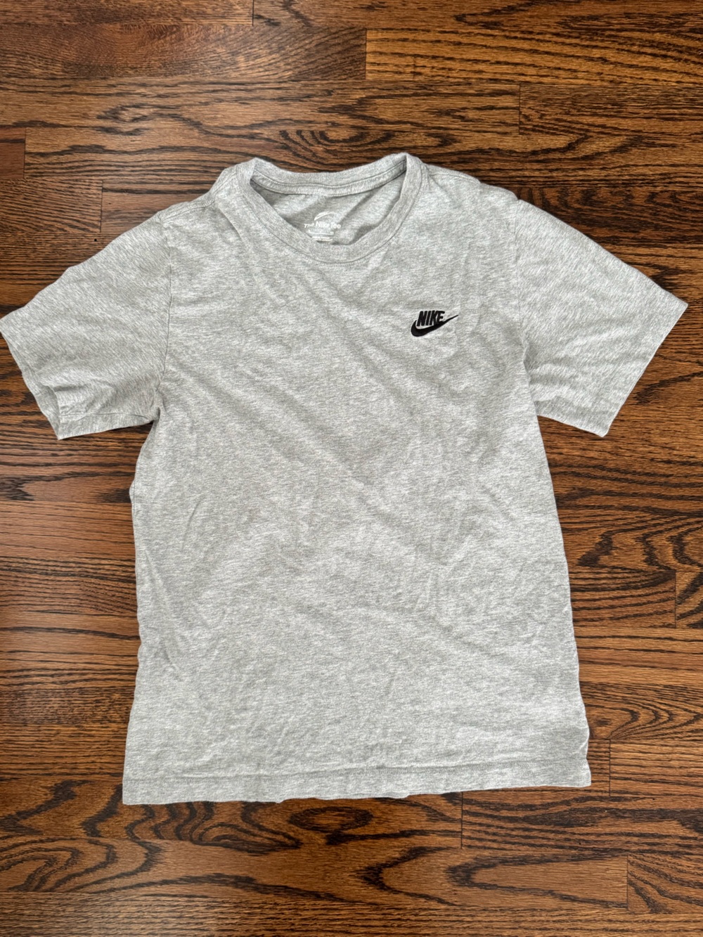 Men’s Nike gray tee shirt with Black thread size small